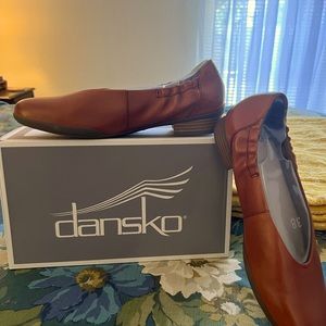 Dansko Size 8 Flats